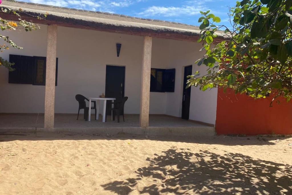 Petite Maison En Bord De Mer Palmarin Nguedj Esterno foto